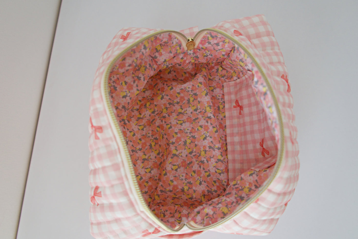 Pretty Pink Bow Carry All Bag